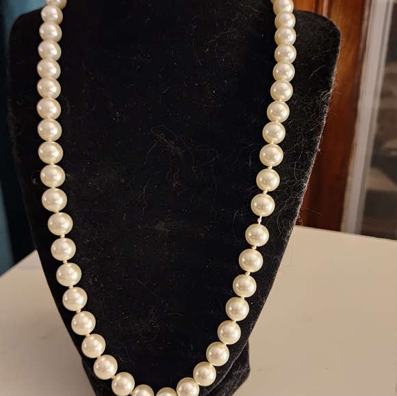 Natural south sea pearl necklace with 10k rose gold clasp. - Picture 6 of 10